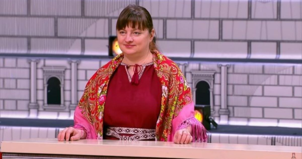 Женщина одевается в старорусские наряды и думает, что это красиво. Что сделали на «Модном приговоре»