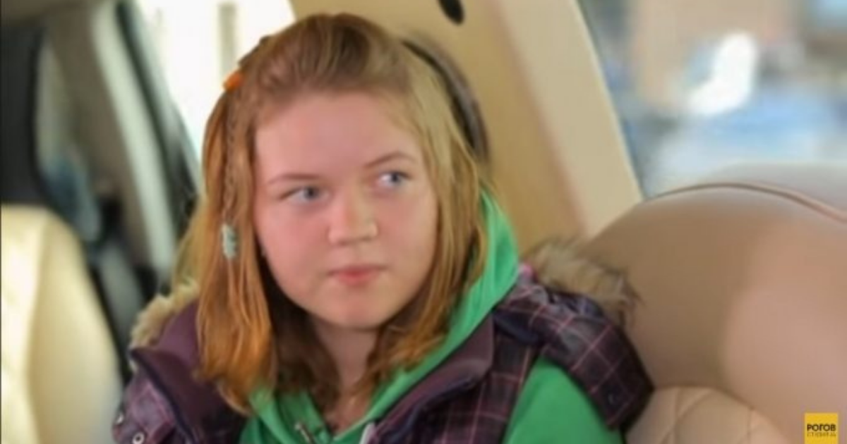 К стилисту Рогову пришла чемпионка Москвы, которой мама красит ресницы. Как переодели в стильную женщину