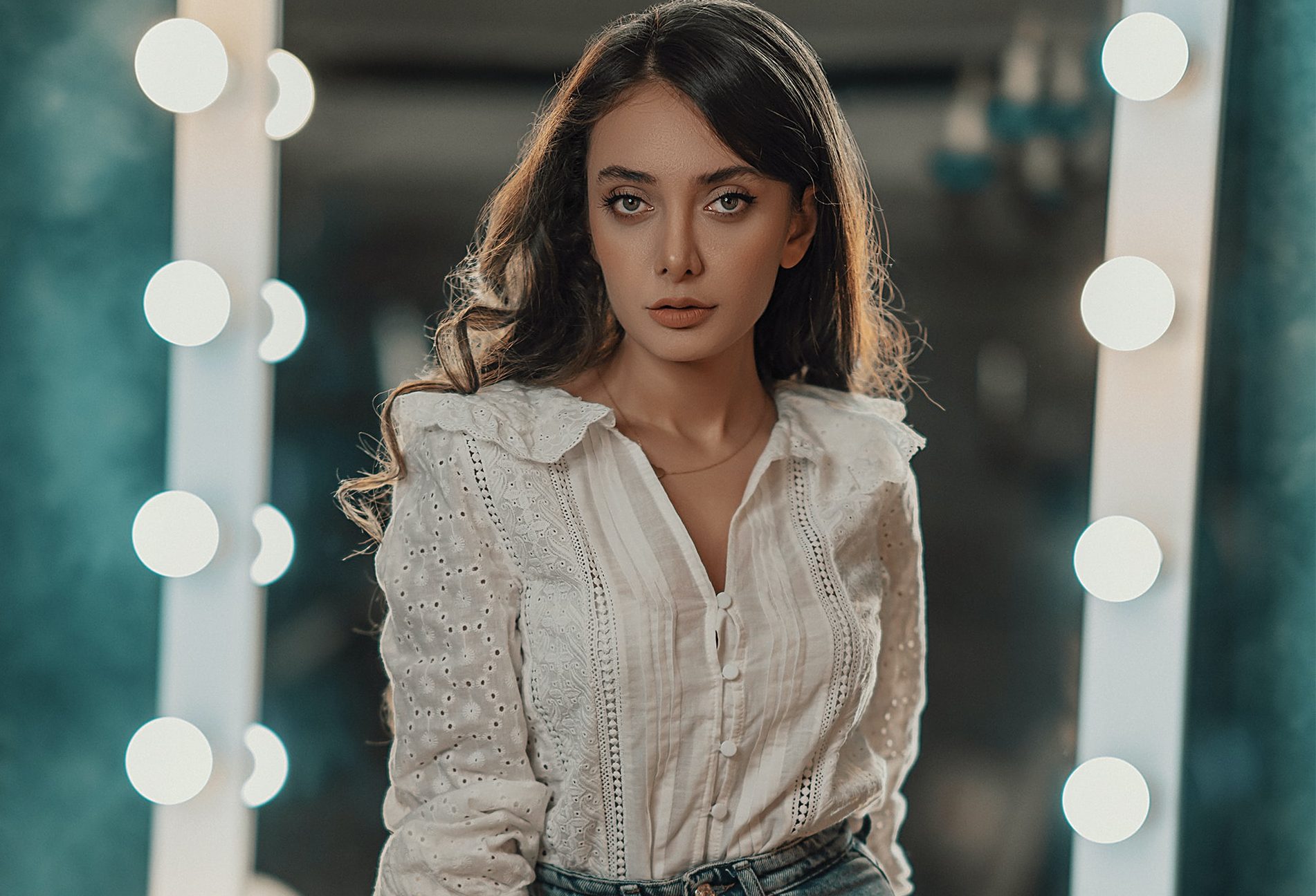 Наглость, которую одинокая женщина может себе позволить по отношению к мужчине, а замужняя — никогда