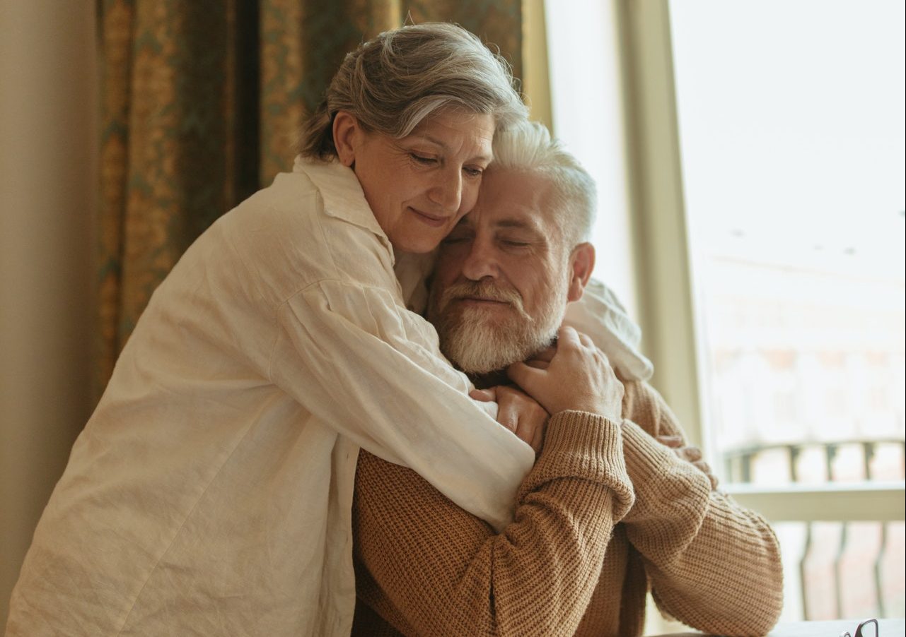 4 типа мужчин, которые не променяют женщину 60+ на молодую