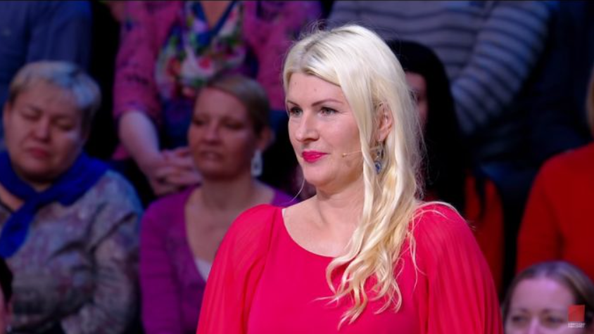 Муж привел 48-летнюю жену на «Модный приговор», потому что устал ревновать ее к каждому. Как помогли стилисты