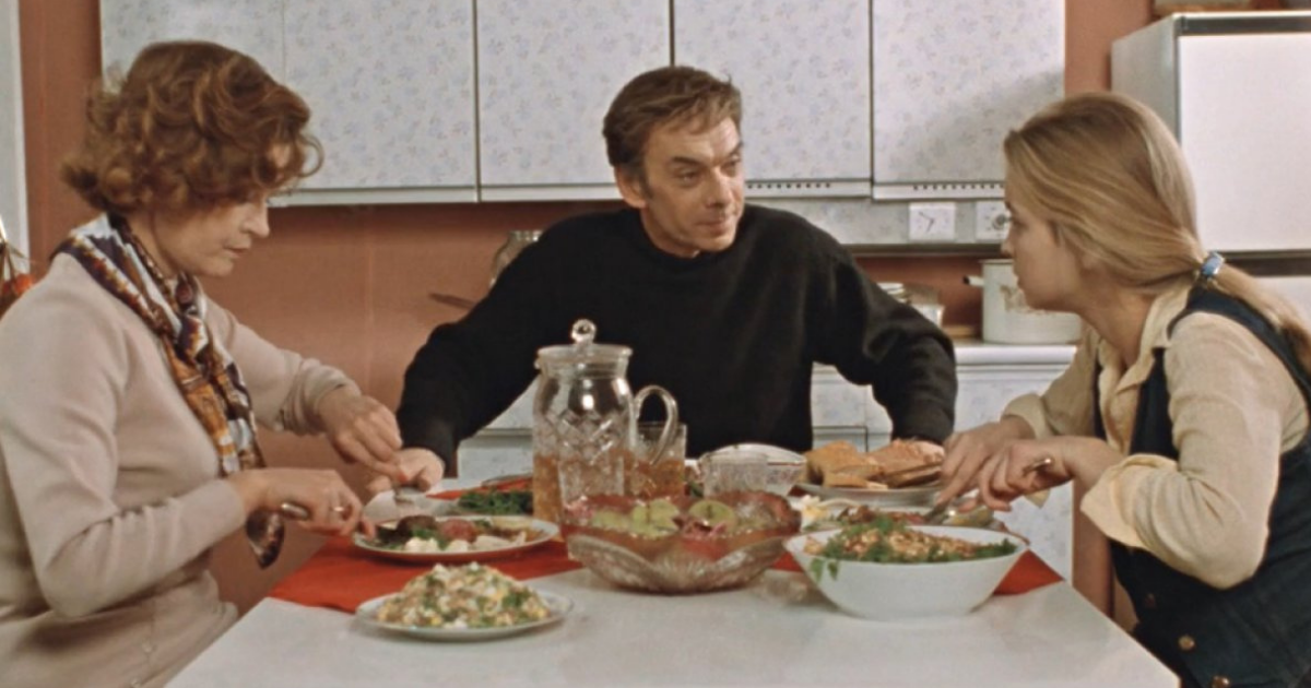 7 вкуснейших салатов, которые в СССР делали на каждый праздник, а сегодня о них забыли