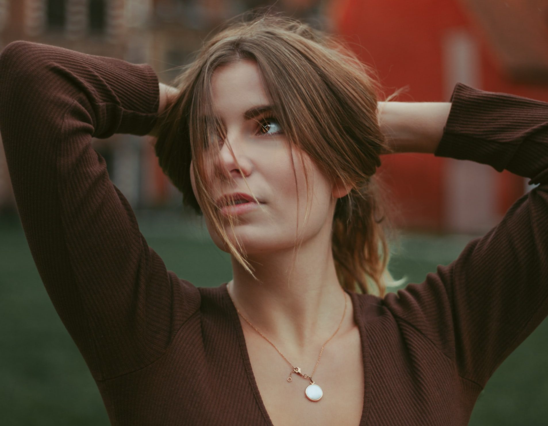 Что делает страдающая без мужчины женщина, чтобы казаться счастливой: 5 вещей