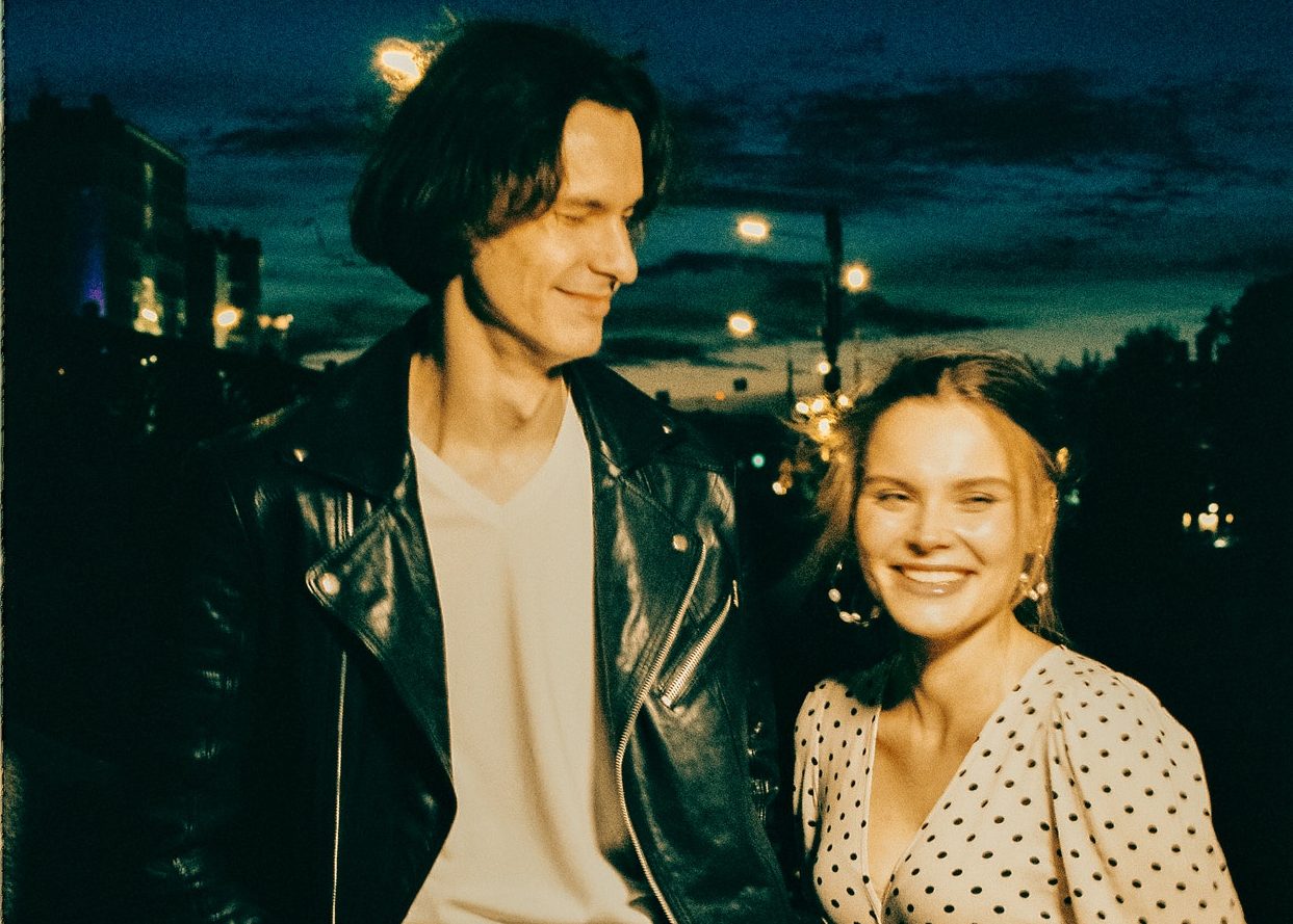 5 жестов, которыми мужчина показывает, что влюбился в вас