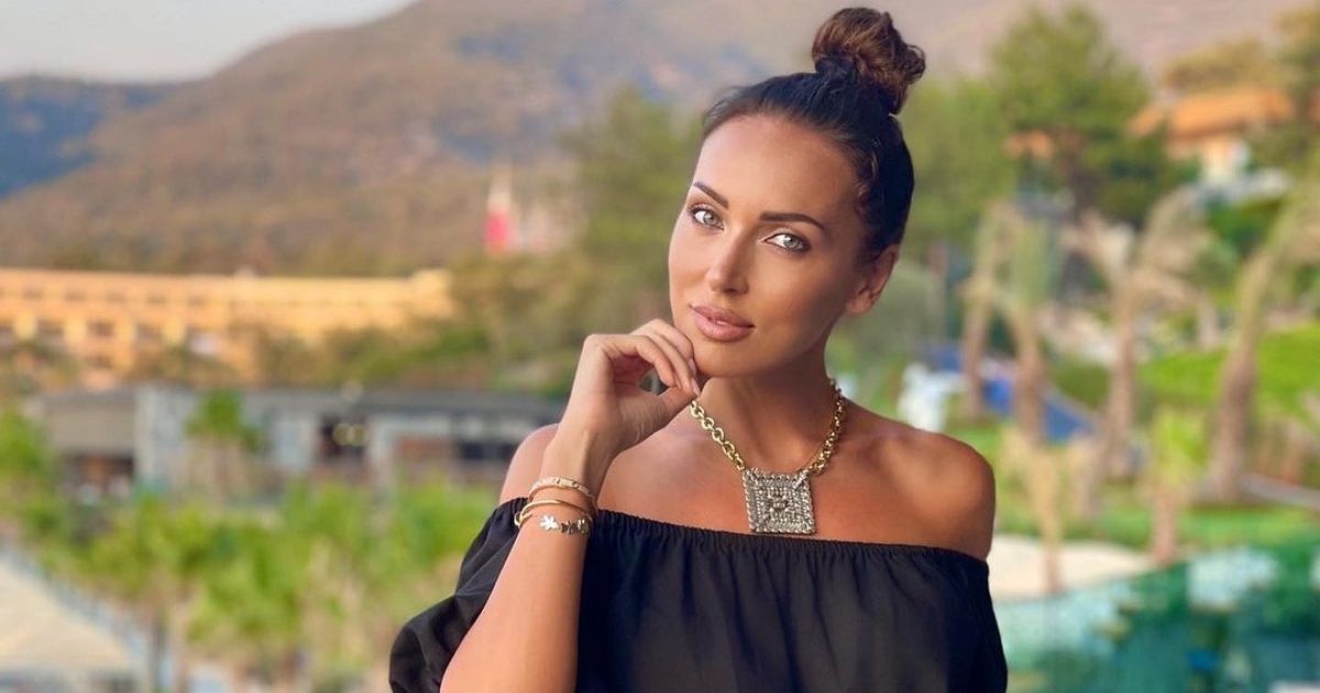 15 лет назад Алсу вышла за бизнесмена и родила ему 3-х детей. Почему ходят слухи об их разводе